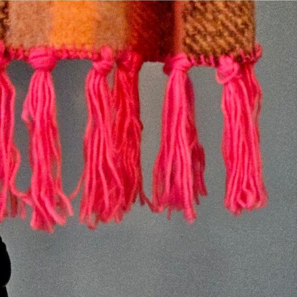 Vince Camuto, NWT shades of pink oversized scarf/wrap. - Picture 4 of 5